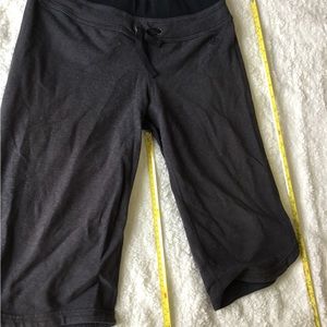 Lululemon grey cropped joggers